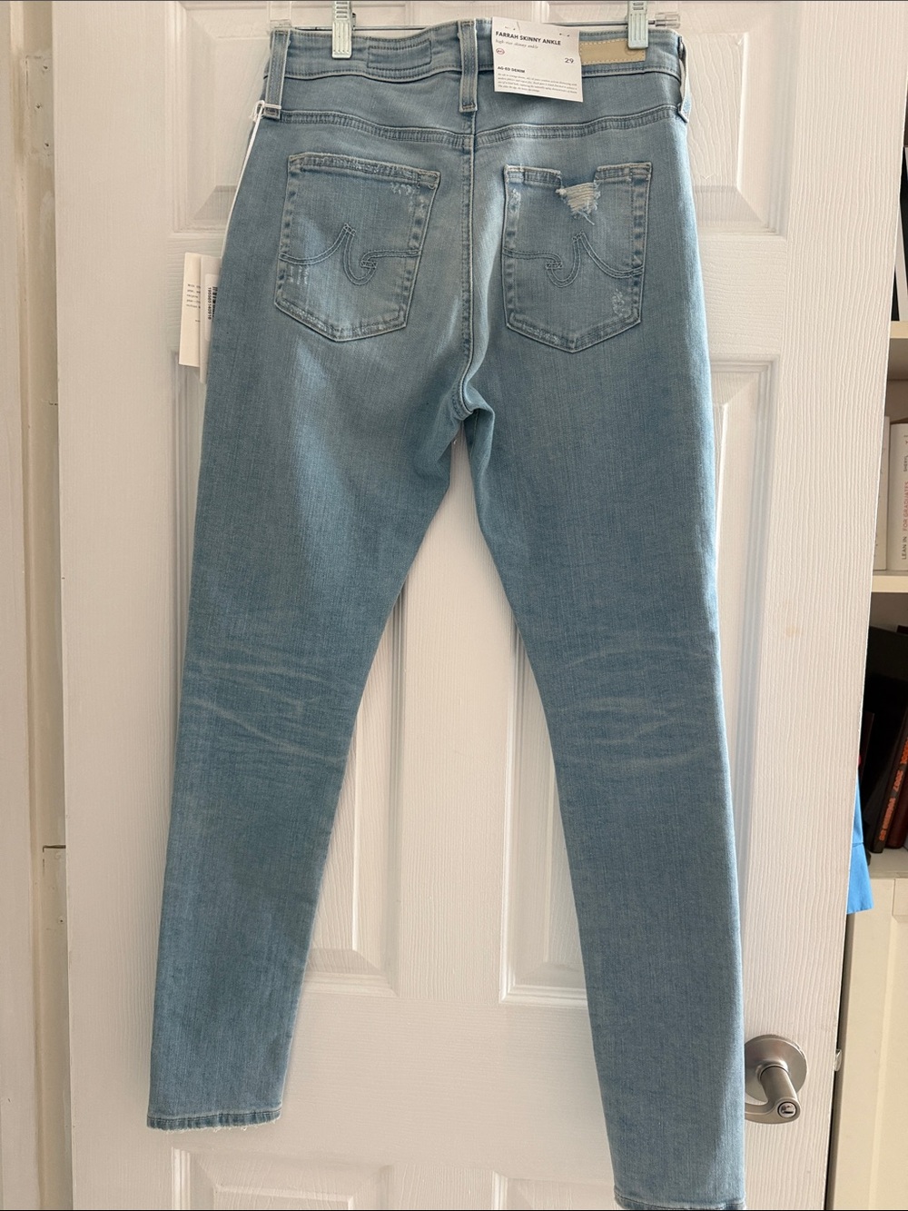 AG Farrah Light Wash Skinny Ankle Jeans High rise Classic Back Pocket SZ 29
NWT